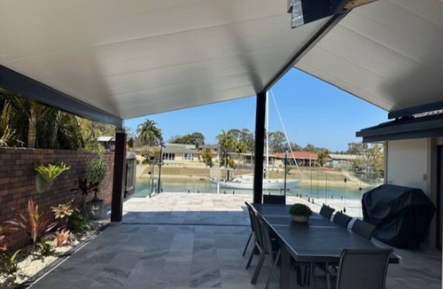 Port Macquarie House | 4 Bedroom House situated on the Canals @ Port Macquarie close to Shopping/Dining