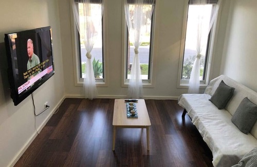 Pakenham House | 4 bedroom(s) House near Pakenham