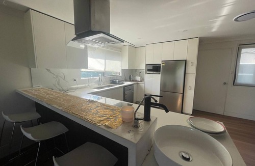 Muswellbrook House | 4 bedroom top floor with privacy