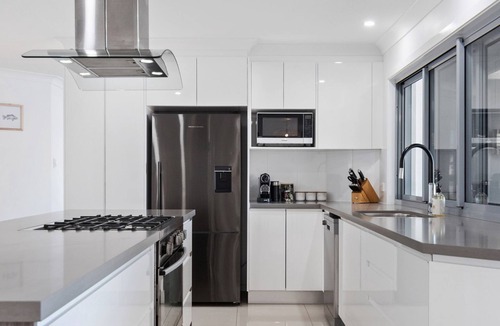 Maroochydore House | 4 bedroom waterfront house