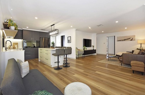 Currambine House | 4 Bedrooms 3 bathrooms huge pool and amazing alfresco area -