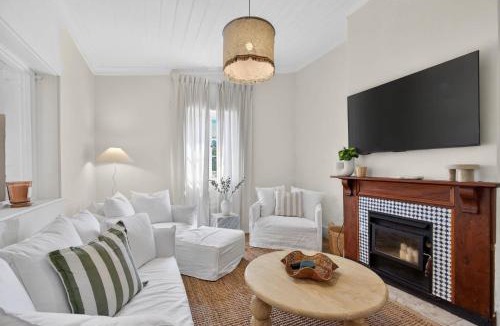 Goolwa House | 4 Dawson St Goolwa - Linen Included