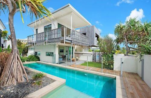 Dicky Beach House | 4 Mackay Street Dicky Beach