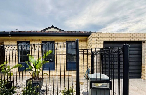 Semaphore House | 400m from the beach!