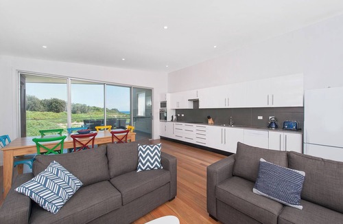 Anna Bay House | 41 Ocean Ave
