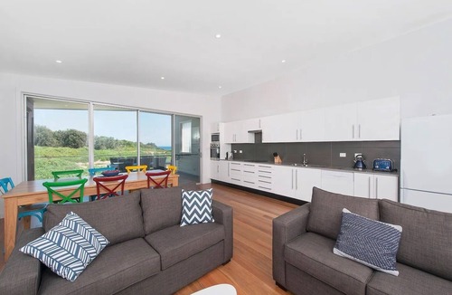 Anna Bay House | 41 Ocean Ave
