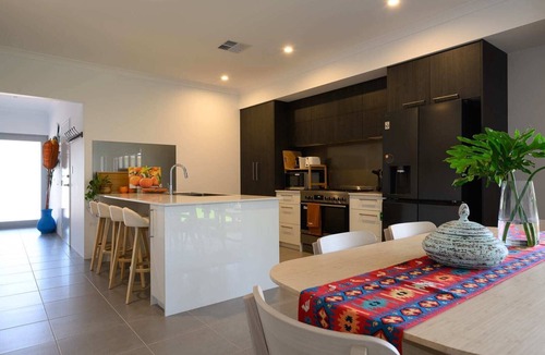 Coogee House | 42 Coogee Beach Marina 3BR Haven near Omeo Wreck