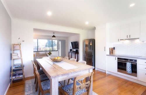Capel Sound Apartment | 428 Eastbourne Road · Rosebud Garden Cottage