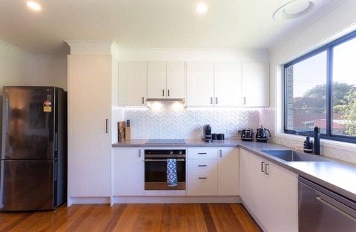 Capel Sound Apartment | 428 Eastbourne Road · Rosebud Garden Cottage