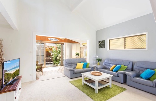 Tuncurry House | 43 Point Road - Waterfront Holiday Home in Tuncurry