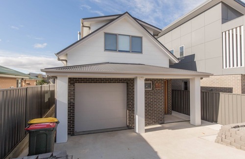 Jindabyne House | 43A Twynam Street - Spacious four bedroom home in central Jindabyne location