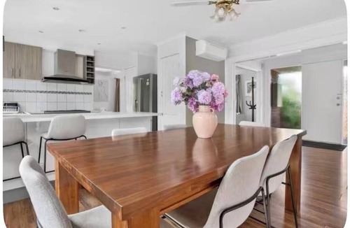 Frankston House | 4B cozy holiday house by frankston sea