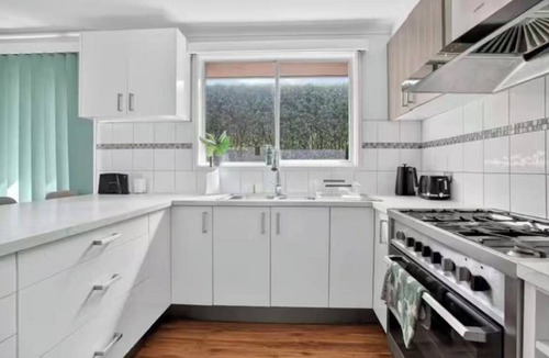 Frankston House | 4B cozy holiday house by frankston sea