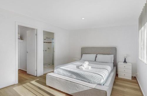 Upper Coomera House | 4Bed Family Home -Golden Moments