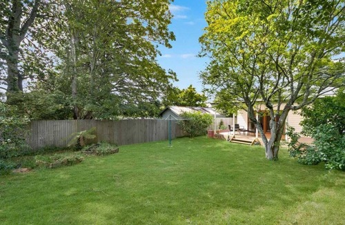 Katoomba House | 4BR 2BA Cottage | King Bed | Pet Friendly | Firepit | Fireplace | Fully Fenced