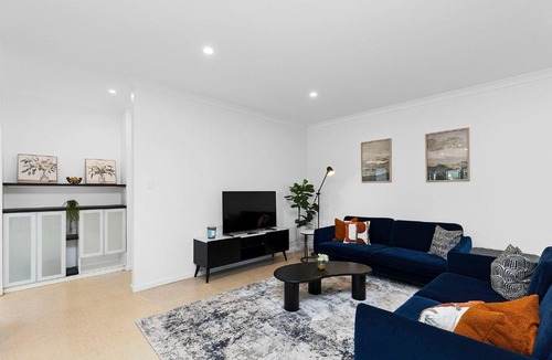 Carlisle House | 4BR Carlisle Stay Near Airport & Stadium Sleeps 8