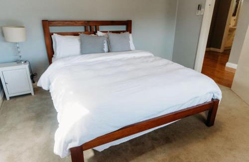 North Tamworth House | 4BR Family Home, Pet Friendly, Central Location