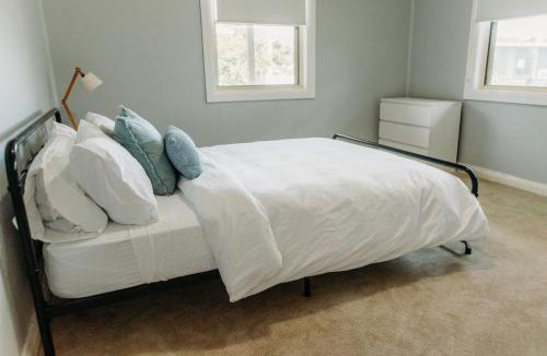 North Tamworth House | 4BR Family Home, Pet Friendly, Central Location