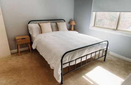 North Tamworth House | 4BR Family Home, Pet Friendly, Central Location