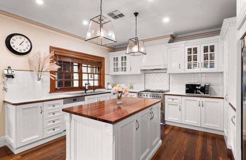 Felixstow House | 4BR Felixstow Home, Solar Pool, Sleeps 9