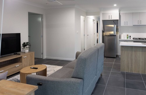 Armidale Villa | 4BR Home w/Outdoor Dining, BBQ & Movie Room