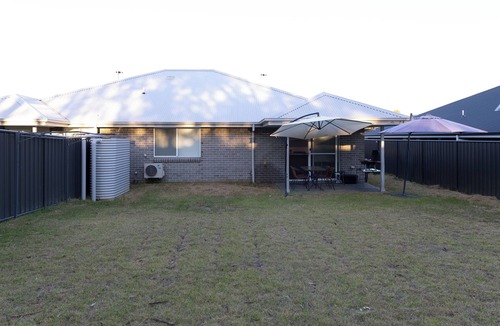 Armidale Villa | 4BR Home w/Outdoor Dining, BBQ & Movie Room