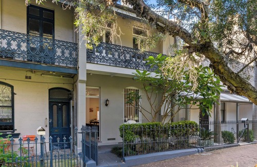 Darling Harbour House | 4BR House w Garage near ICC & Darling Harbour
