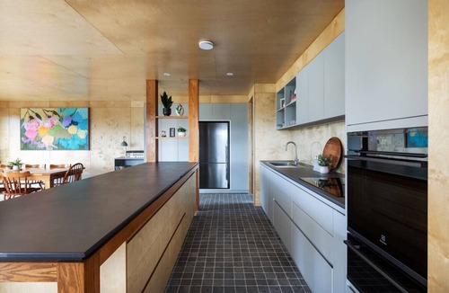 Warrnambool House | 4BR Passive House, sleeps 8, 2.5kms from CBD/Beach