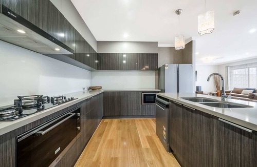 Byford House | 4BR Retreat w/BBQ & Sleeps 8+