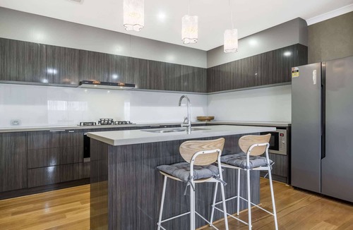 Byford House | 4BR Retreat w/BBQ & Sleeps 8+