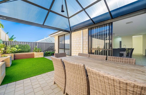 Lakelands House | 4BR Spacious Family Home w/Outdoor Dining & Games