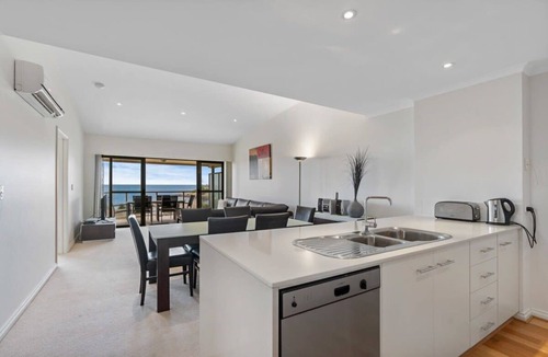Encounter Bay Apartment | 5/2 Solway Cres - Quality Top Floor Apartment overlooking the Bay
