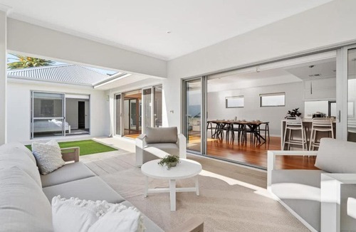 Wembley House | 5 BDR-3 BTH-Theatre Room Kids Toys Parking