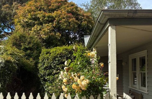 Daylesford House | 5 Bed Gorgeous Views. Large Deck & Multiple Ensuites