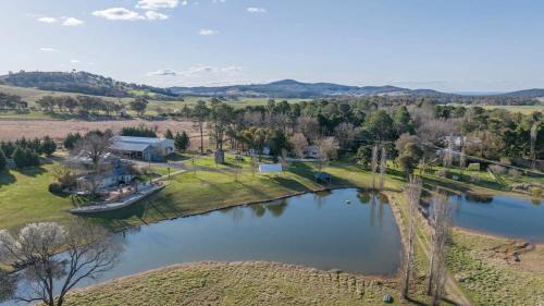 Emu Swamp House | 5 Bedroom Charming Homestead on Vineyard