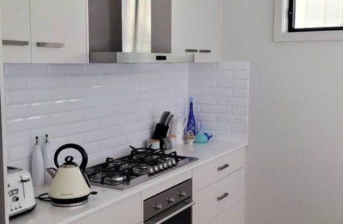 Teralba Bed & Breakfast | 5 mins to Lake Macquarie, 30 to Hunter Wineries