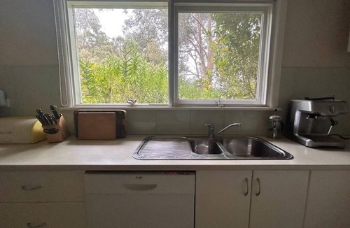 Merricks Beach House | 5 minute walk to Merricks Beach from comfortable beach shack