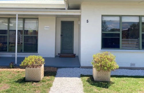 Lacepede House | 5 Wilhelmina Street - Beautiful spacious pet friendly home