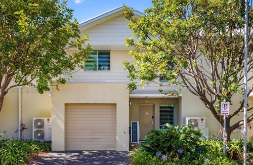 Salamander Bay House | 514 Oaks Pacific Blue Townhouse