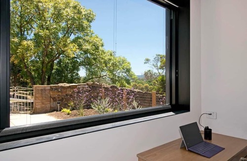 Castlemaine House | ‘52Views’ a private retreat with panoramic views