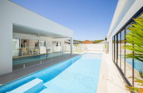 Shoal Bay House | 57 Tomaree Road Complex - House and Cabana with Pool, Linen, Air-con, Wi-fi, Boat Parking