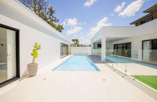 Shoal Bay House | 57 Tomaree Road Complex - House and Cabana with Pool, Linen, Air-con, Wi-fi, Boat Parking