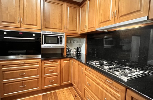 Wembley Apartment | 59 Lakeside Luxury Views 2BR 2BA Parking