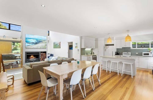 Cowes House | 5BR Modern Beach House Oasis