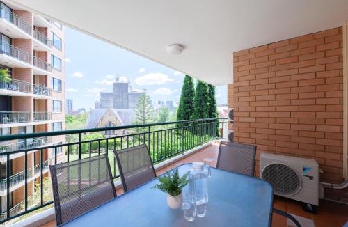 Surry Hills Apartment | 5mins Walk to Central 2 Bedroom Parking Pool