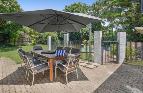 Trinity Beach House | 6 Bedroom Family Home with Private Pool | The Grand Canopy House