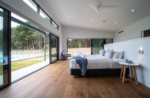 Killcare Heights House | 6 bedrooms,pool, fireplace on 7 acres