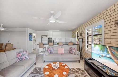 Maroochydore Apartment | 6 Seabelle - Opposite the beach Cotton Tree