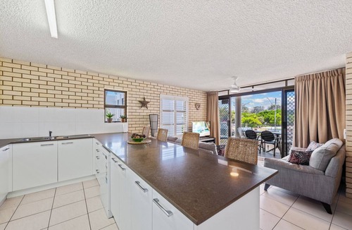 Maroochydore Apartment | 6 Seabelle - Opposite the beach Cotton Tree