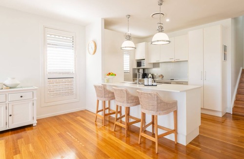 Corlette House | 68 Saratoga Ave - Ducted Air con, Wi-Fi, Small Boat Parking